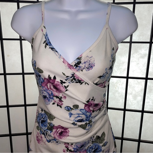 Rue21 Ladies asymmetrical romper size medium - Picture 4 of 8